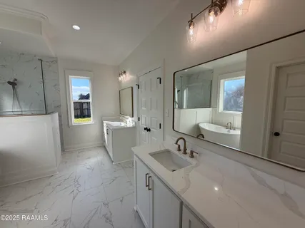 $423,900 | 102 Lakes Edge Drive, Broussard, LA 70518