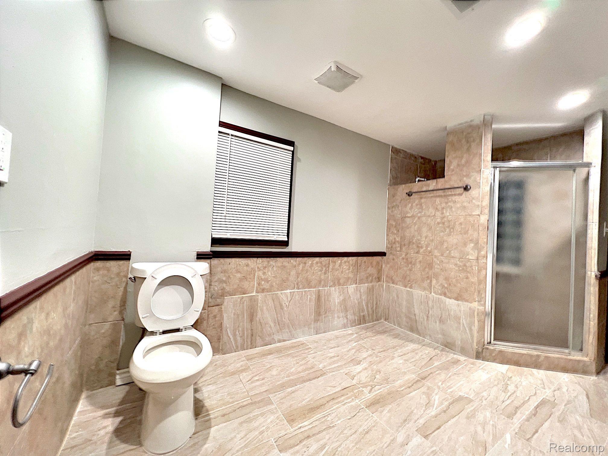 121 Elm Street River Rouge, MI 48218 - Photo 10 of 12 Full Bathroom