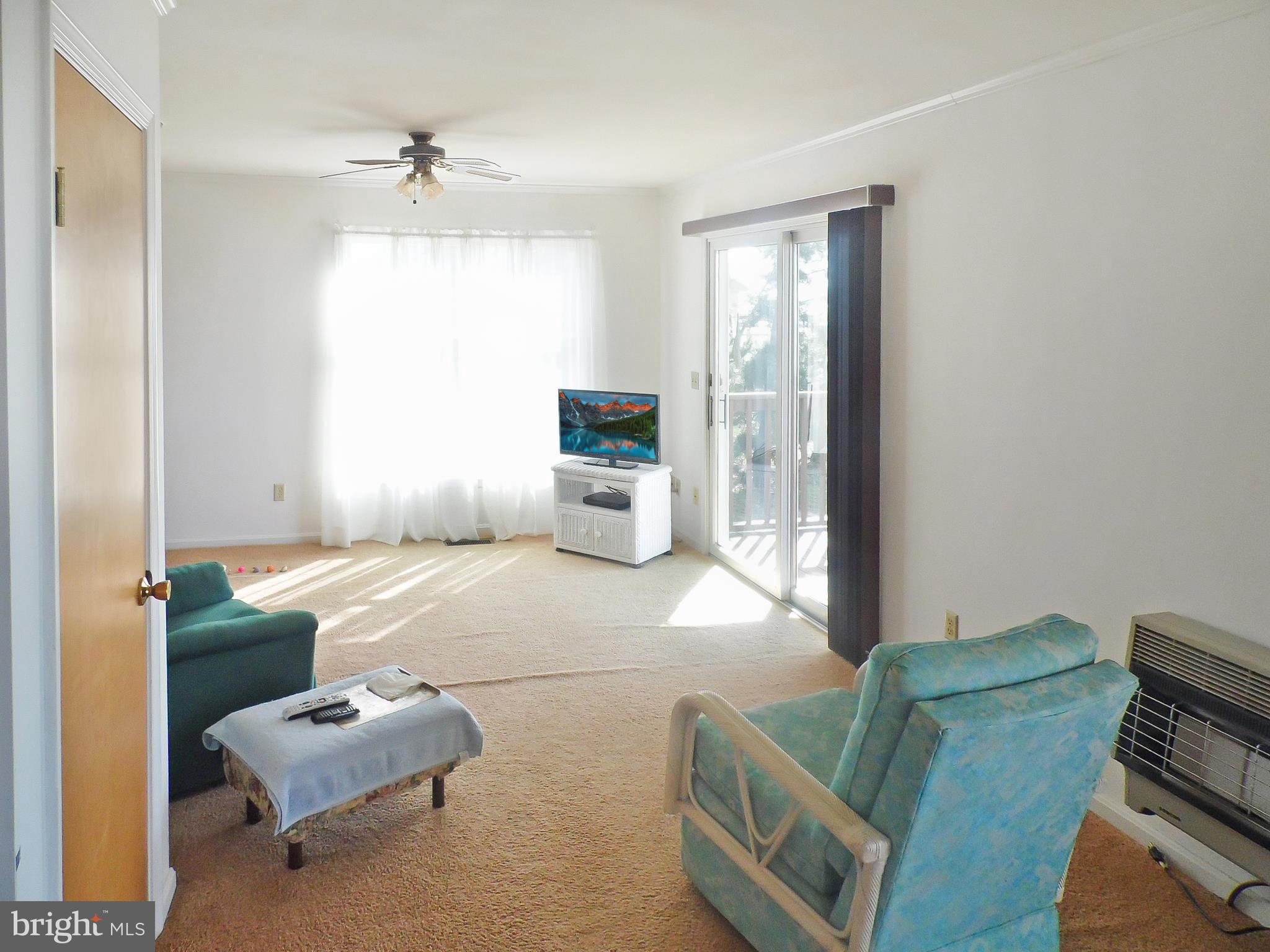 20138 Nanticoke Road Nanticoke, MD 21840 - Photo 17 of 29 Nice bright living room overlooking the water!