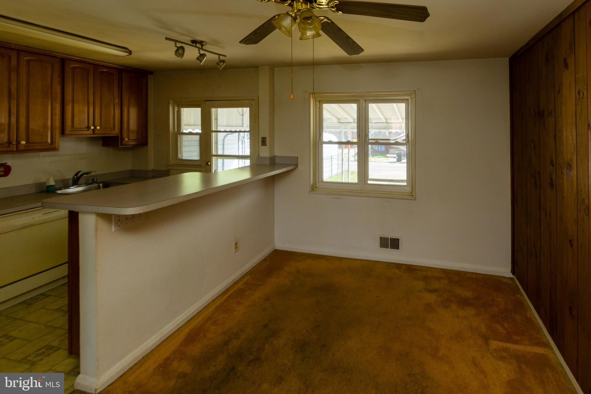 7825 Lockwood Road Baltimore, MD 21222 - Photo 7 of 20
