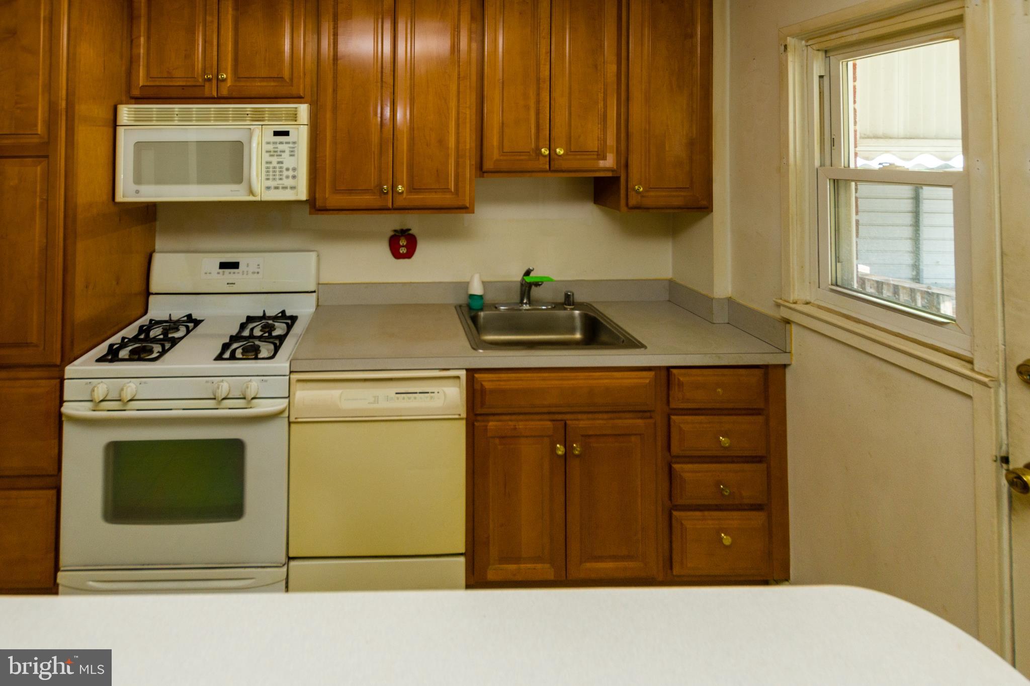 7825 Lockwood Road Baltimore, MD 21222 - Photo 10 of 20