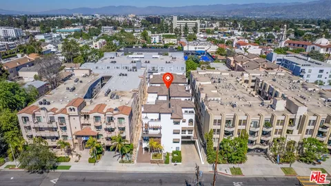 $815,000 | 10913 Whipple Street, Unit 205, Toluca Lake, CA 91602