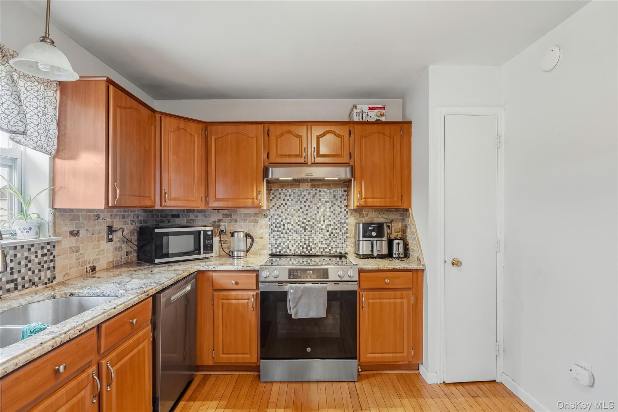 35 Helene Road Warwick, NY 10990 - Photo 8 of 24 Gallery Image 8