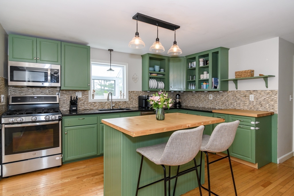 39 Old North Road Hudson, MA 01749 - Photo 2 of 24