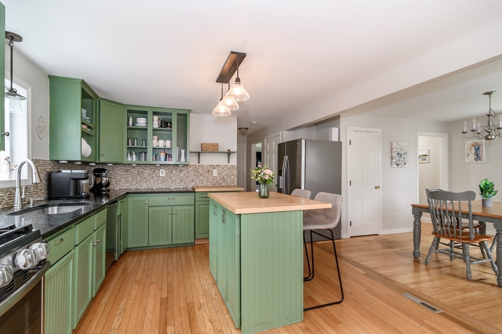 39 Old North Road Hudson, MA 01749 - Photo 3 of 24