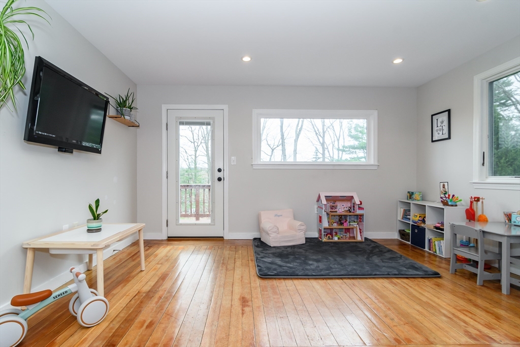 39 Old North Road Hudson, MA 01749 - Photo 8 of 24