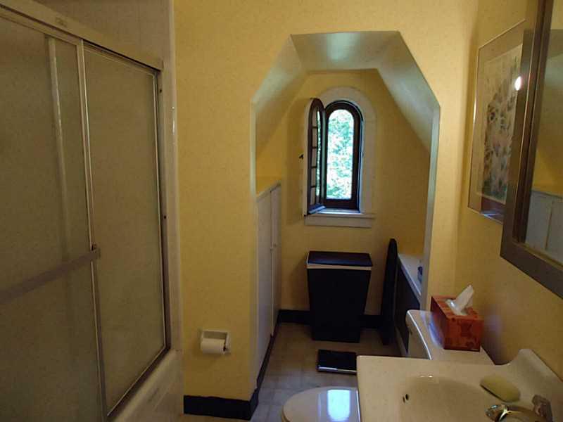 6506 Darlington Road Pittsburgh, PA 15217 - Photo 11 of 13 Full Bath. 2nd floor