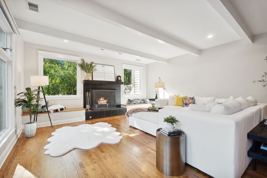 939 Illinois Road Wilmette, IL 60091 - Photo 4 of 39