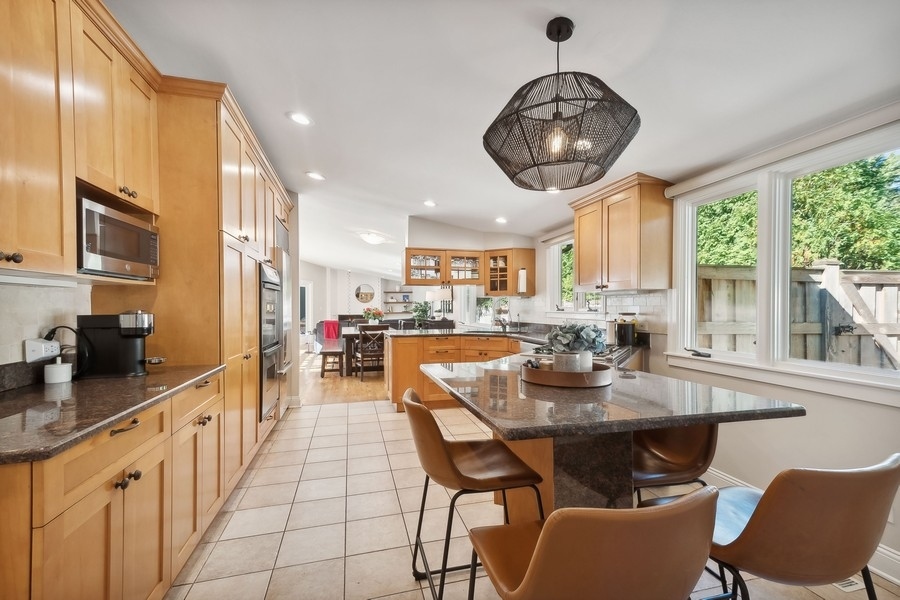939 Illinois Road Wilmette, IL 60091 - Photo 8 of 39