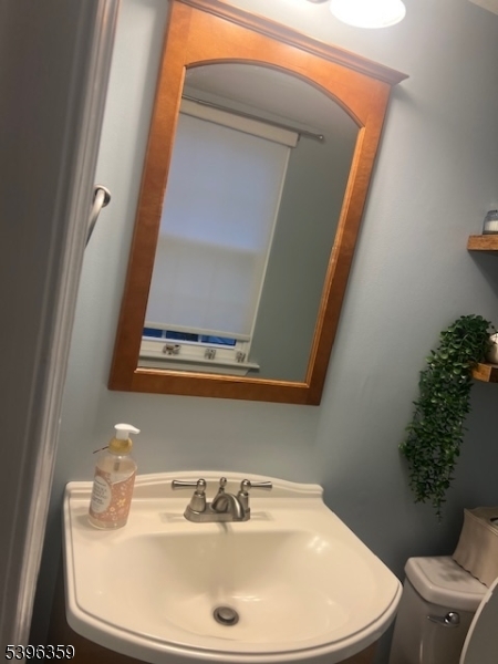 199 Hyde Park Road Somerset, NJ 08873 - Photo 8 of 17 a bathroom with a toilet sink and mirror
