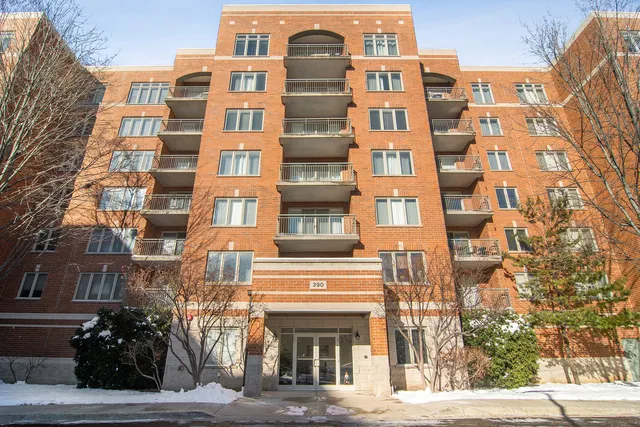 $395,000 | 390 Western Avenue, Unit 511, Des Plaines, IL 60016