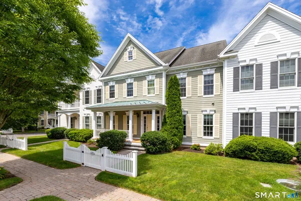 $750,000 | 14 Billingsgate Drive, Unit 14, Simsbury, CT 06070
