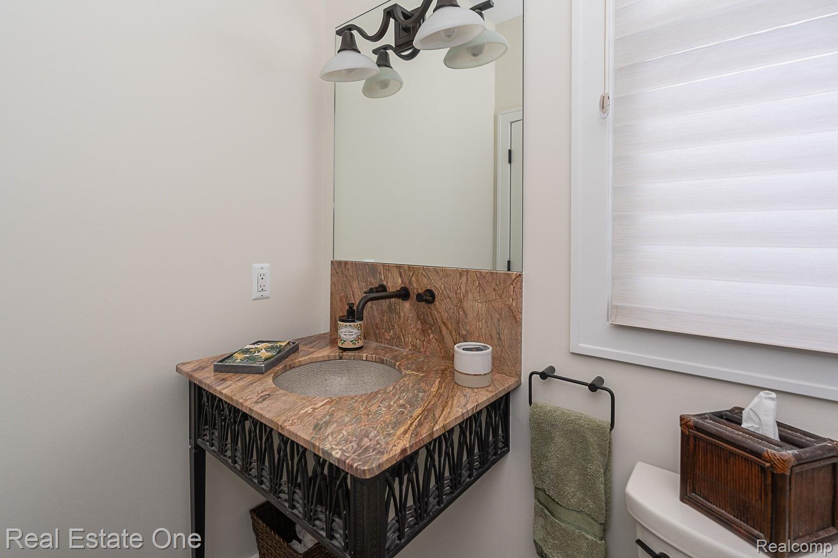 420 West 3rd Street Rochester, MI 48307 - Photo 23 of 37 Half bath