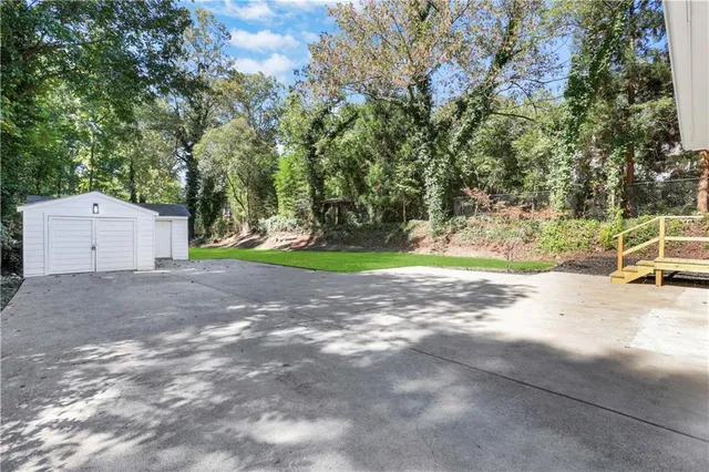 a view of a yard with entertaining space