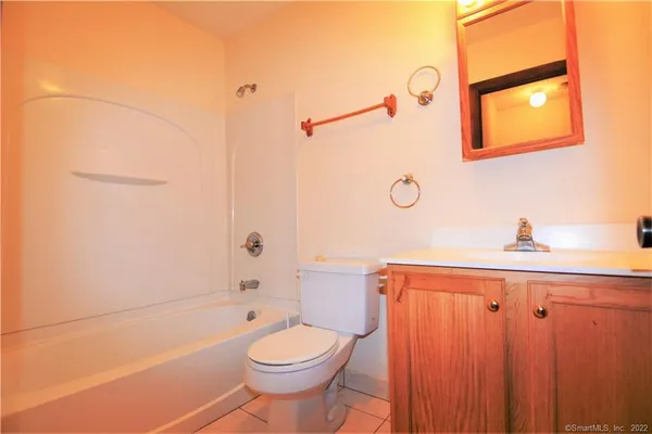 $1,325 | 185 Scott Road, Unit 3A, Waterbury, CT 06705