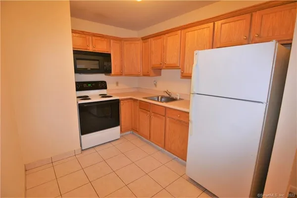 $1,325 | 185 Scott Road, Unit 3A, Waterbury, CT 06705