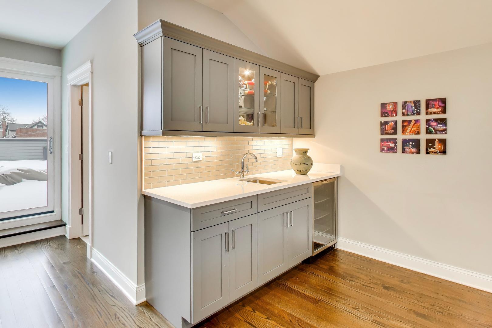 1226 West Henderson Street Chicago, IL 60657 - Photo 23 of 32 a bathroom with a sink and a mirror