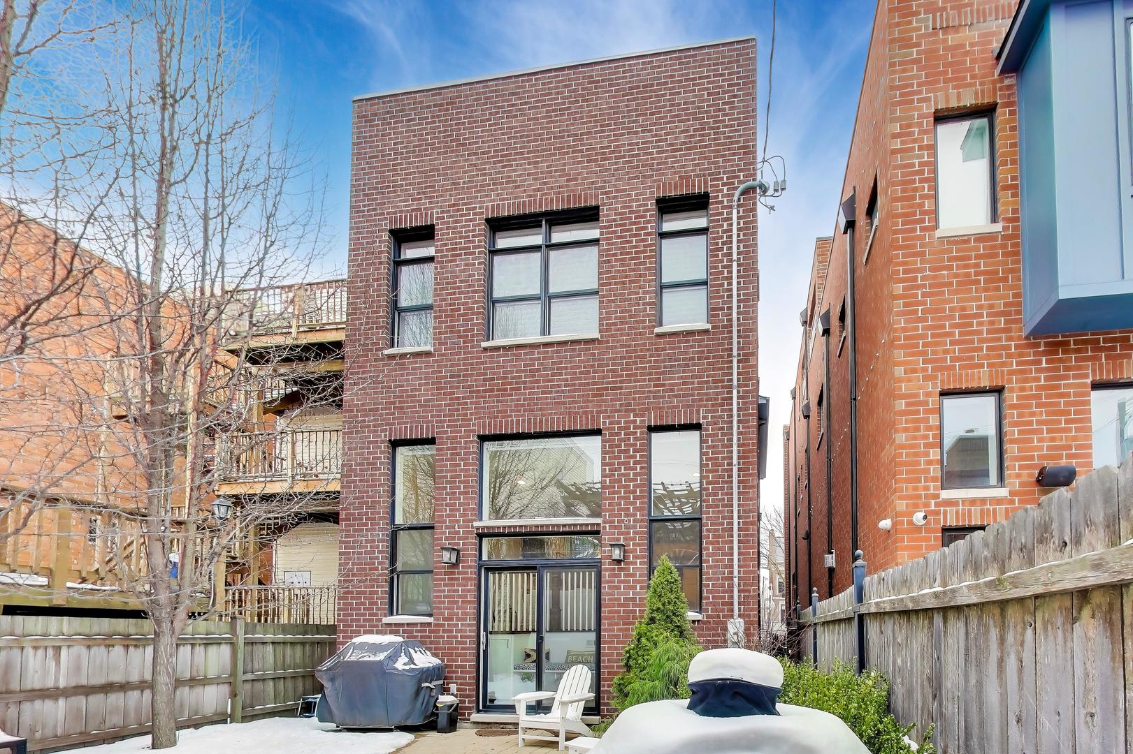 1226 West Henderson Street Chicago, IL 60657 - Photo 26 of 32 a front view of a house with a garden