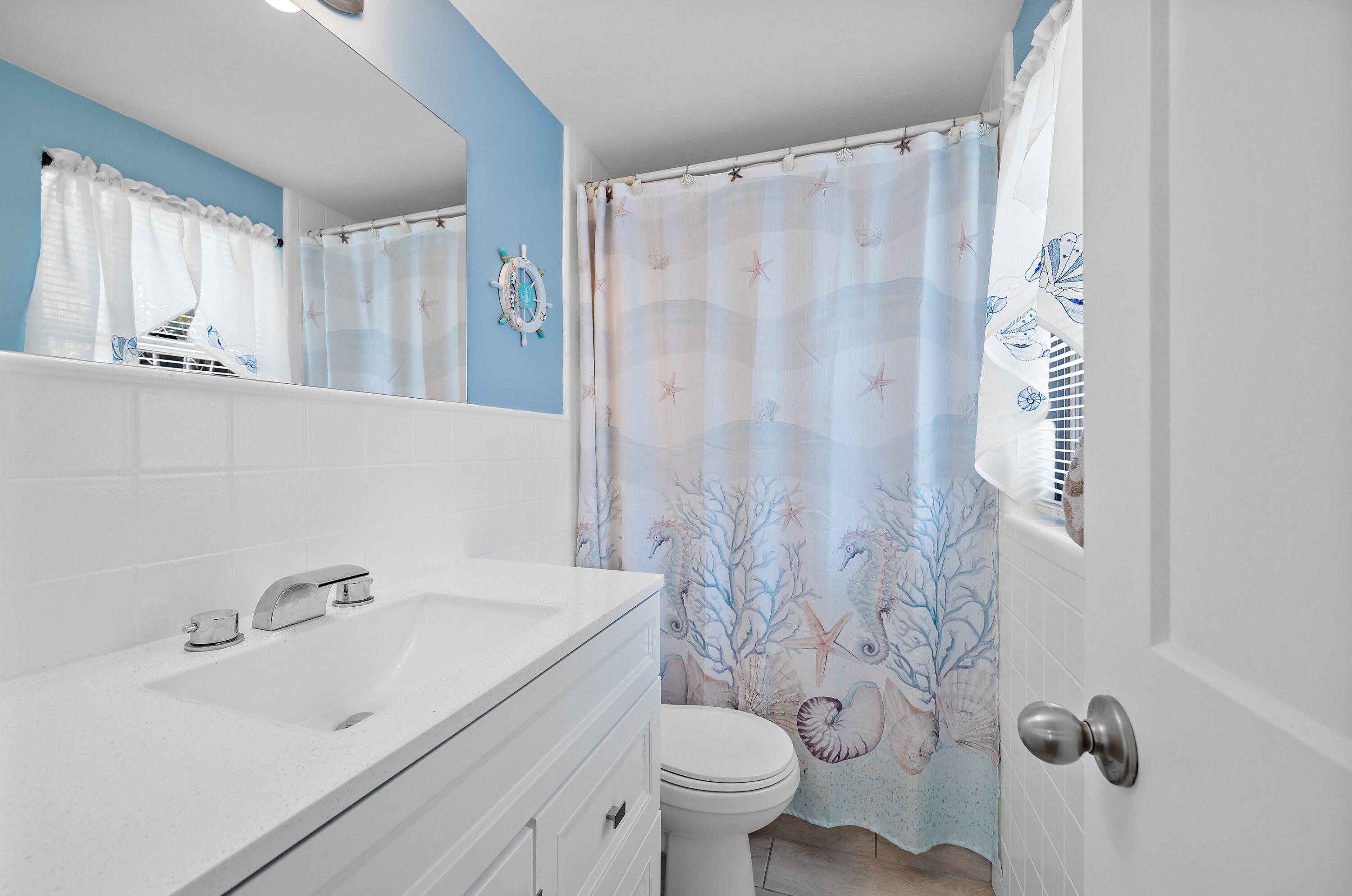 409 Manchester Street Boca Raton, FL 33487 - Photo 11 of 32 Bathroom #3