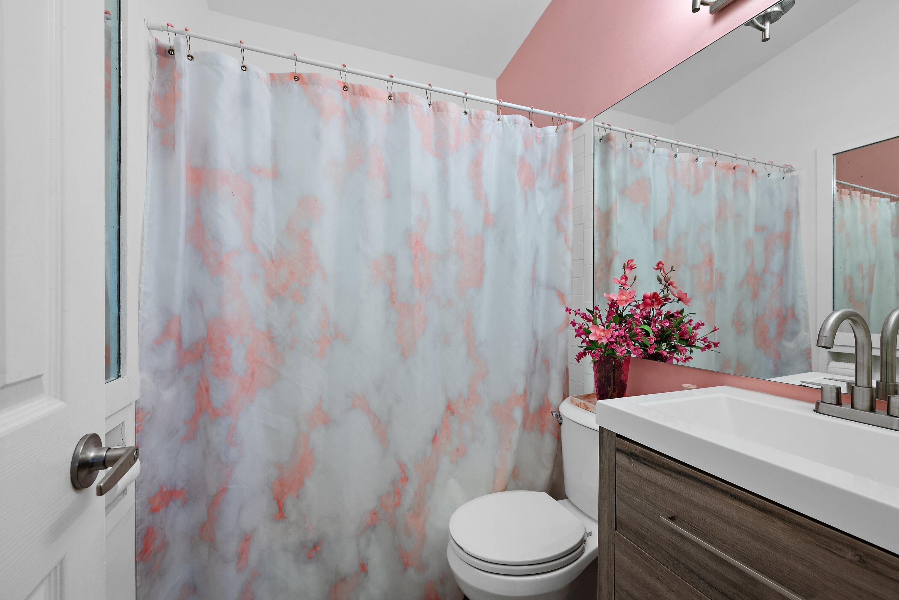 409 Manchester Street Boca Raton, FL 33487 - Photo 13 of 32 Bathroom #2