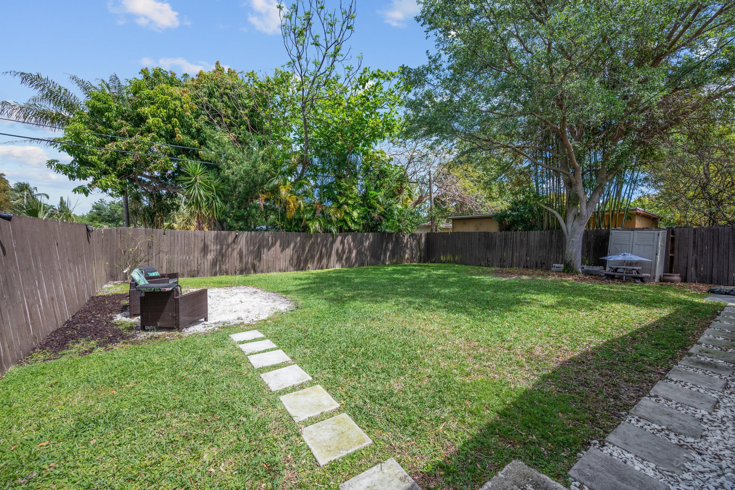 409 Manchester Street Boca Raton, FL 33487 - Photo 15 of 32 Backyard