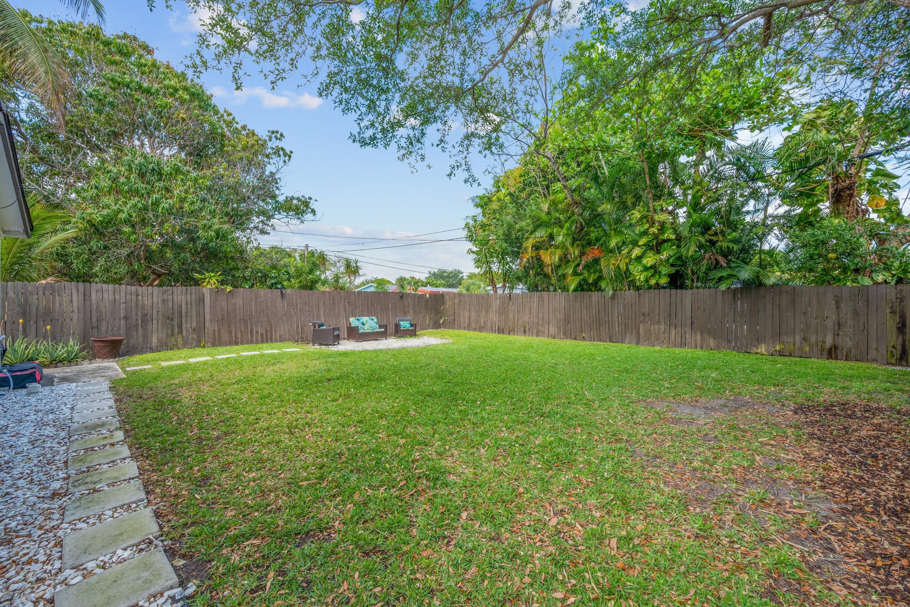 409 Manchester Street Boca Raton, FL 33487 - Photo 17 of 32 Backyard
