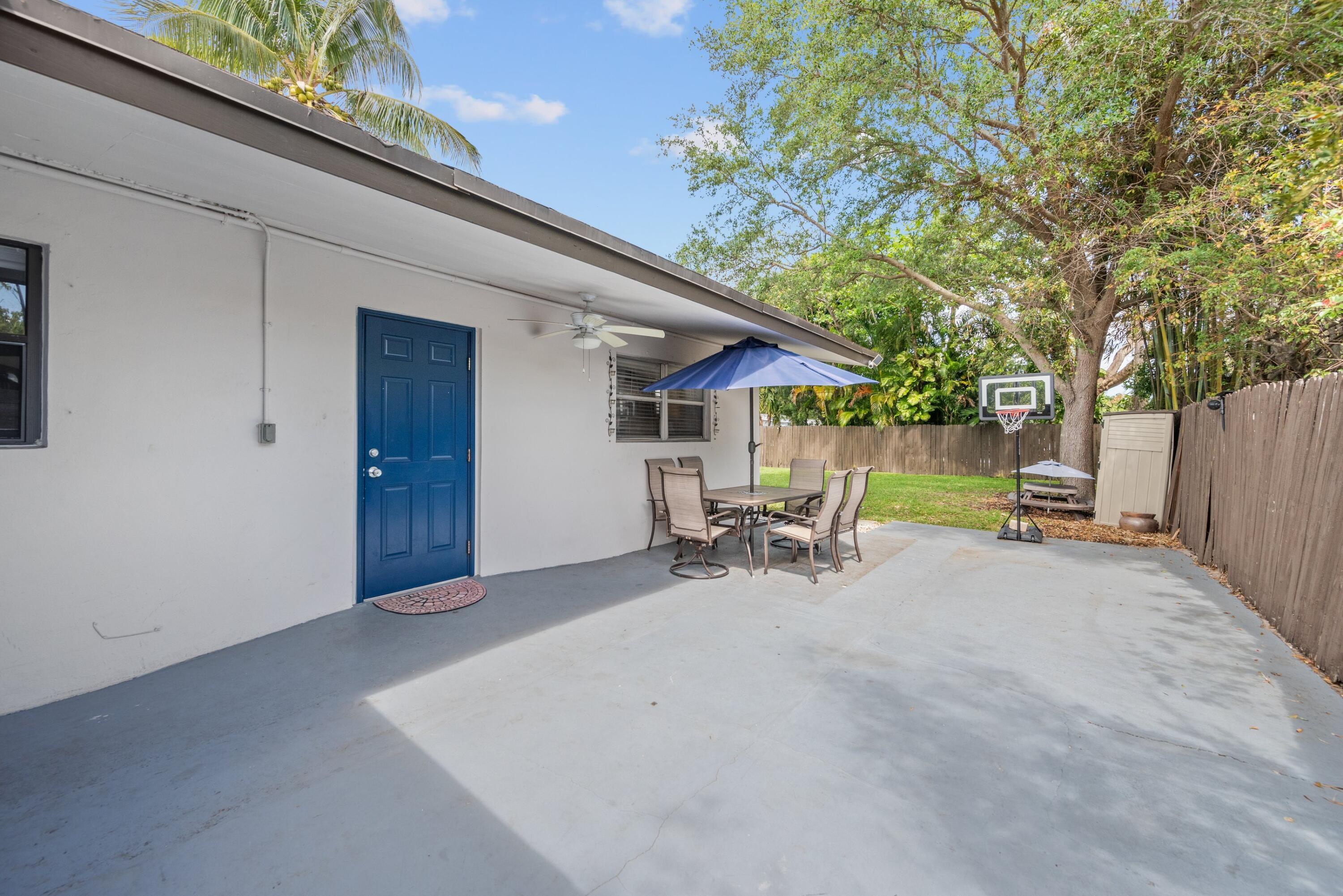 409 Manchester Street Boca Raton, FL 33487 - Photo 18 of 32 Patio