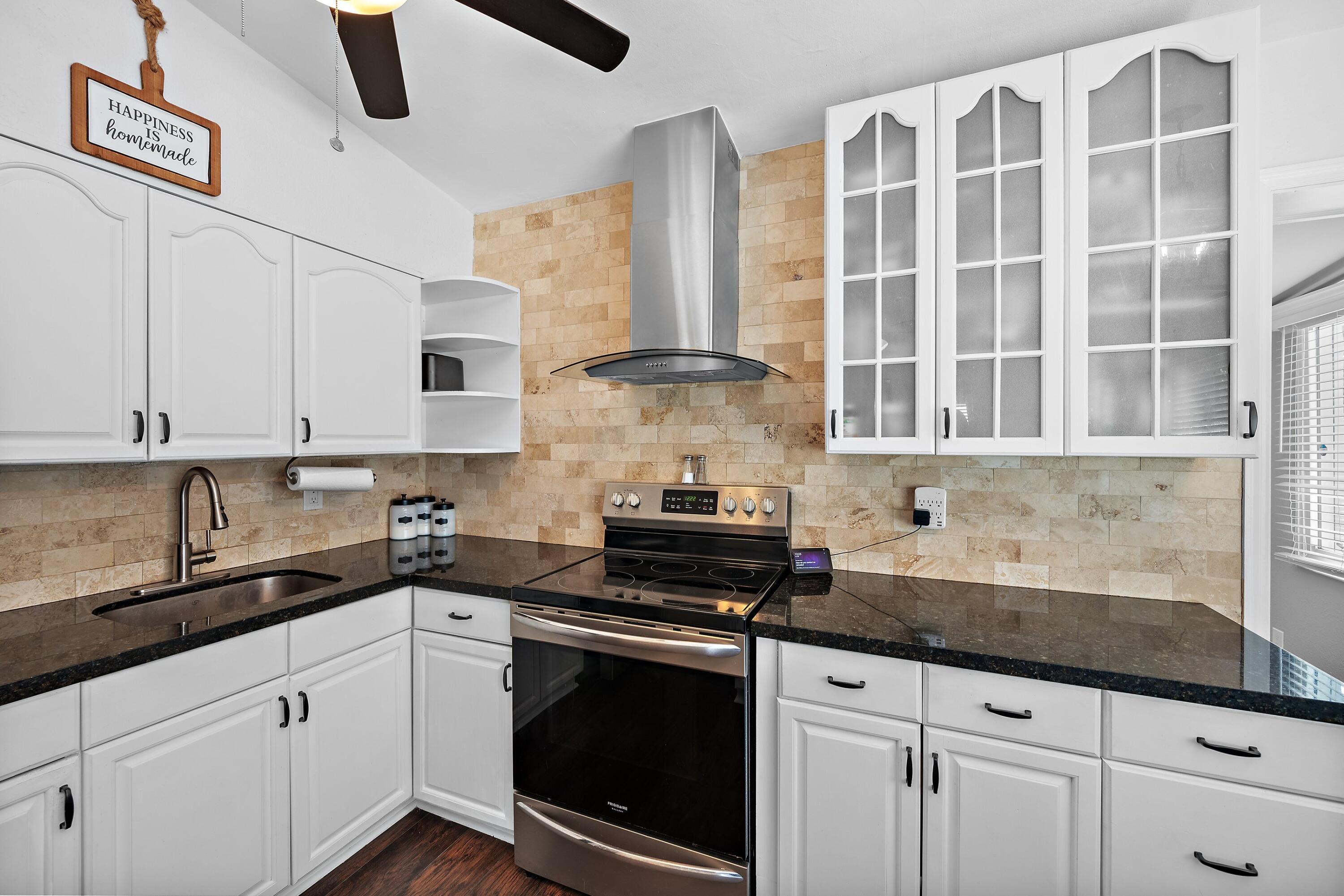 409 Manchester Street Boca Raton, FL 33487 - Photo 5 of 32 Kitchen