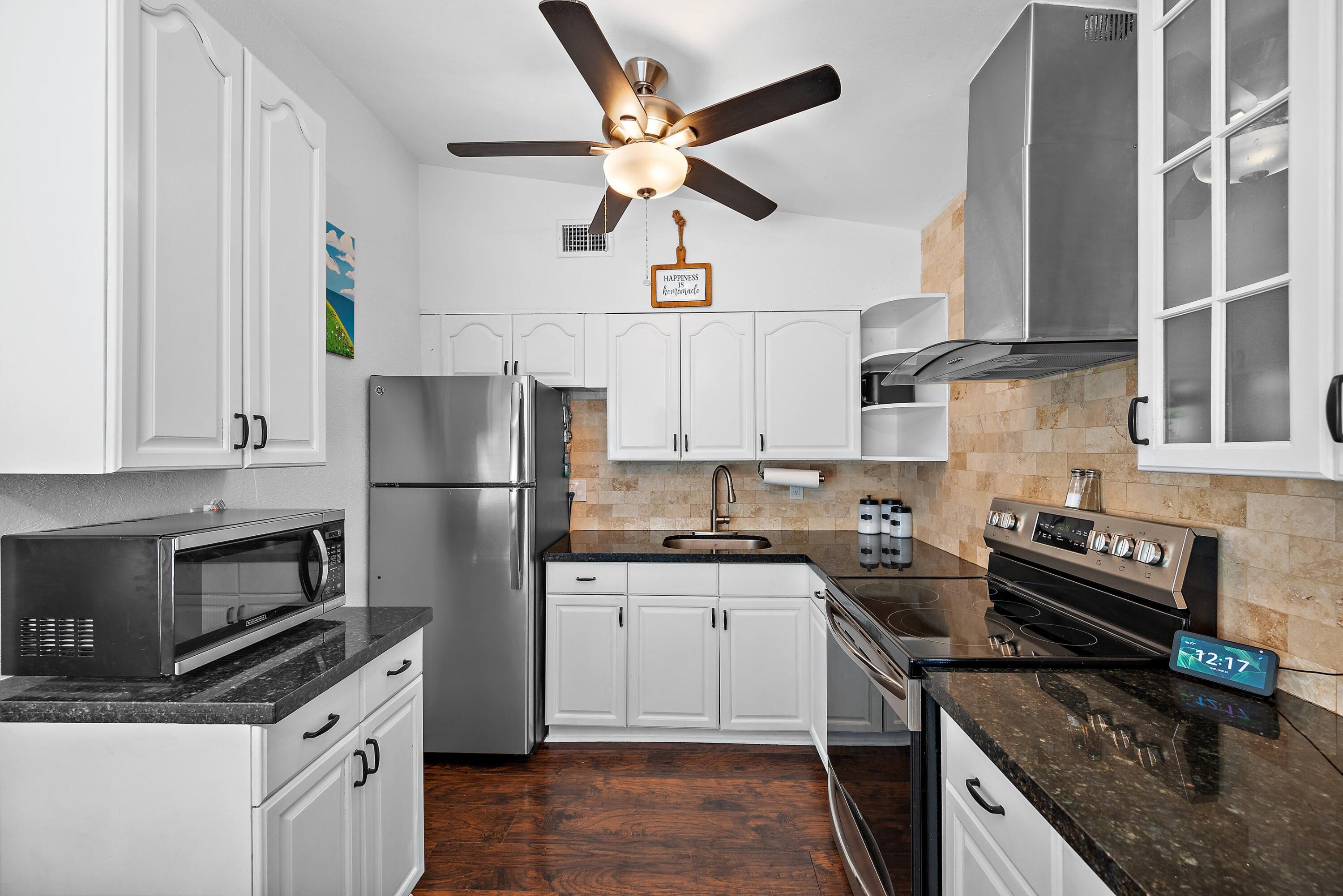 409 Manchester Street Boca Raton, FL 33487 - Photo 6 of 32 Kitchen