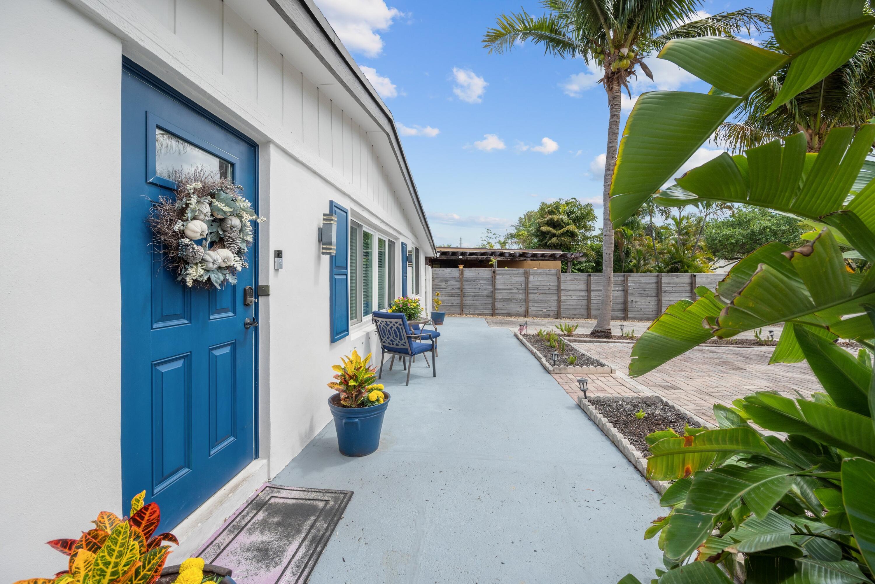 409 Manchester Street Boca Raton, FL 33487 - Photo 8 of 32 Front Entrance