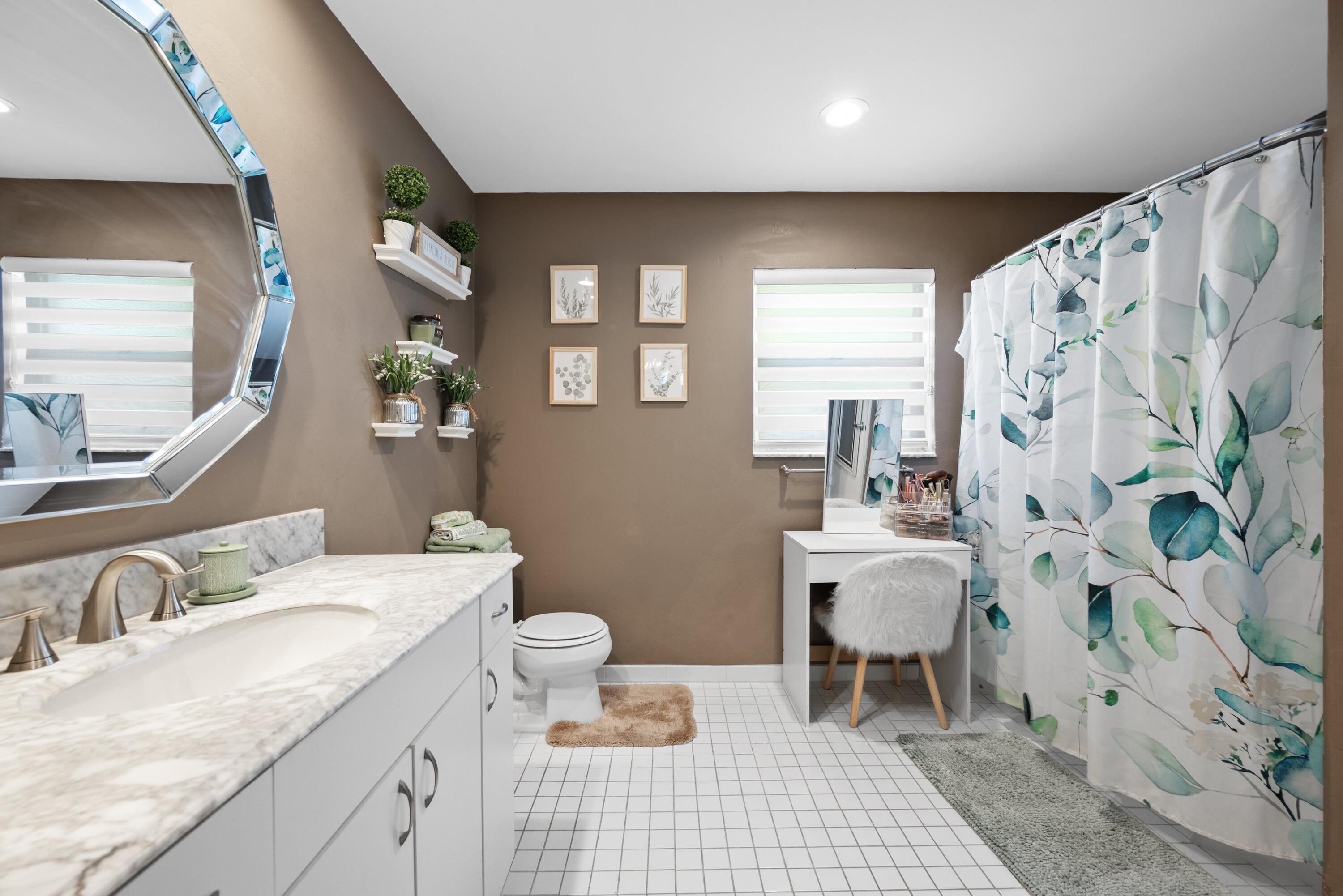 409 Manchester Street Boca Raton, FL 33487 - Photo 9 of 32 Master Bathroom