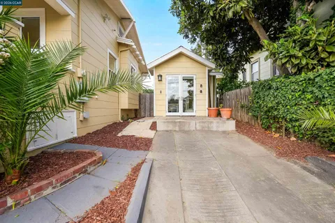 a view of outdoor space yard and porch