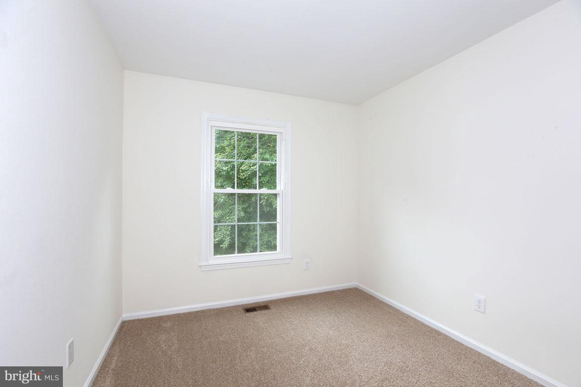 1725 Logmill Lane Gaithersburg, MD 20879 - Photo 22 of 30 an empty room with a window