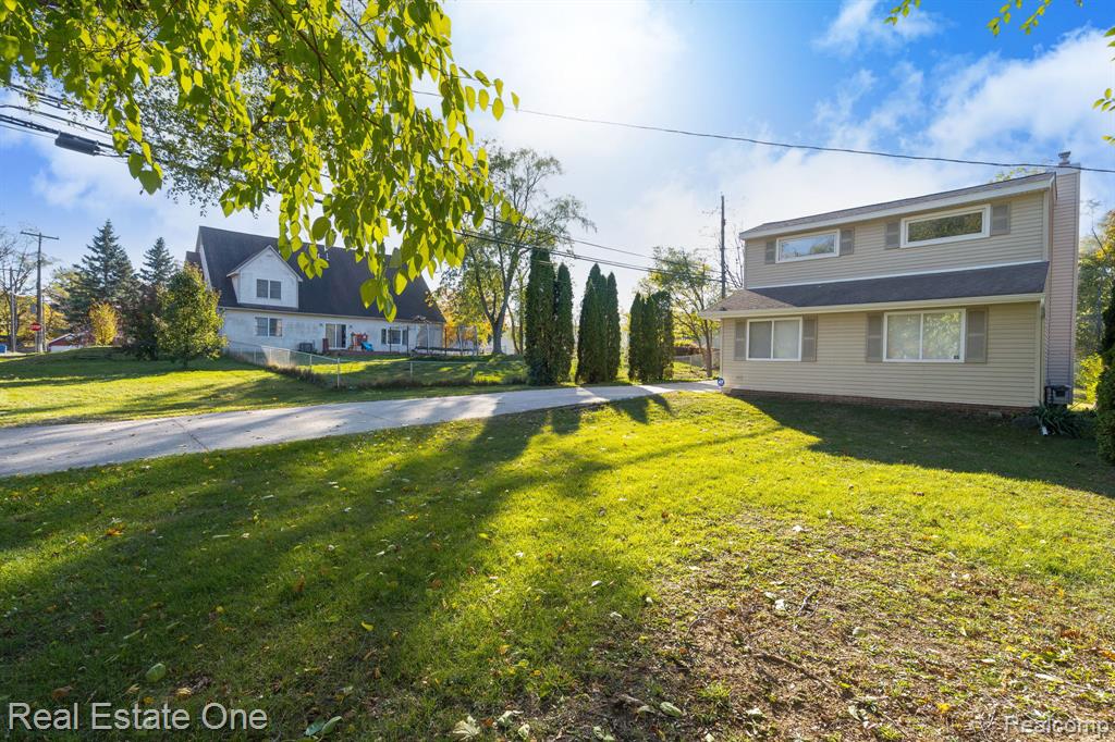4281 Marcus Road Waterford, MI 48329 - Photo 3 of 35 Gallery Image 3