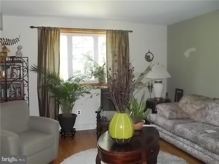 3253 Jackson Road Williamstown, NJ 08094 - Photo 9 of 23 Living Room