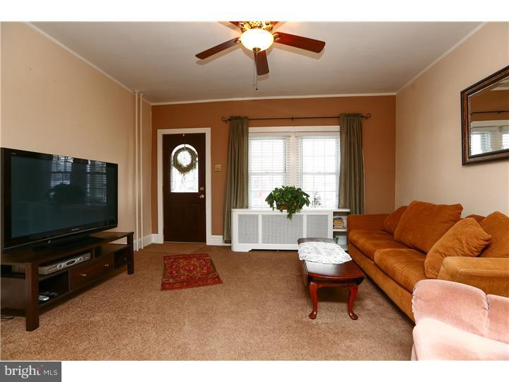 532 Roxborough Avenue Philadelphia, PA 19128 - Photo 4 of 20 Living Room