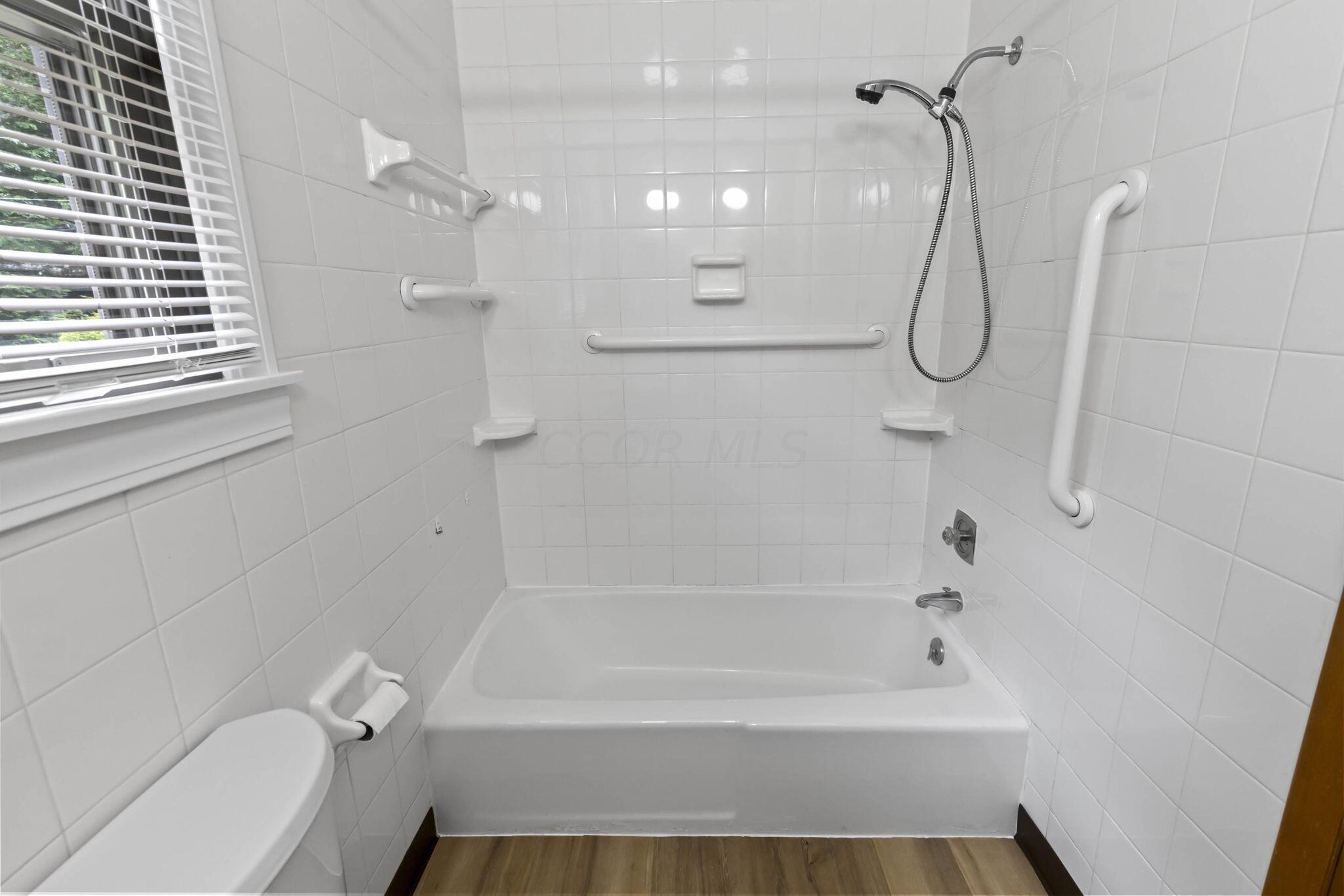 999 Birchmont Road Columbus, OH 43220 - Photo 26 of 53 Full bath has a tub/ shower combo and new flooring and toilet.