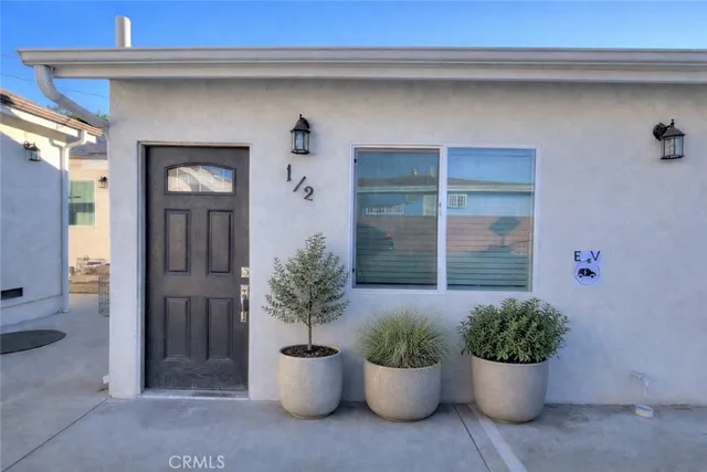 $1,850 | 14604 1/2 Cohasset Street, Van Nuys, CA 91405