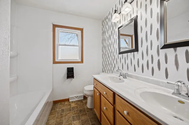 $240,000 | 1517 South Arch Street, Janesville, WI 53546