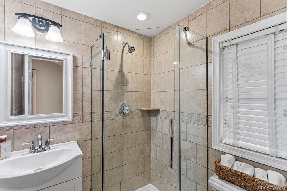 80 Joyce Road Plainview, NY 11803 - Photo 34 of 41