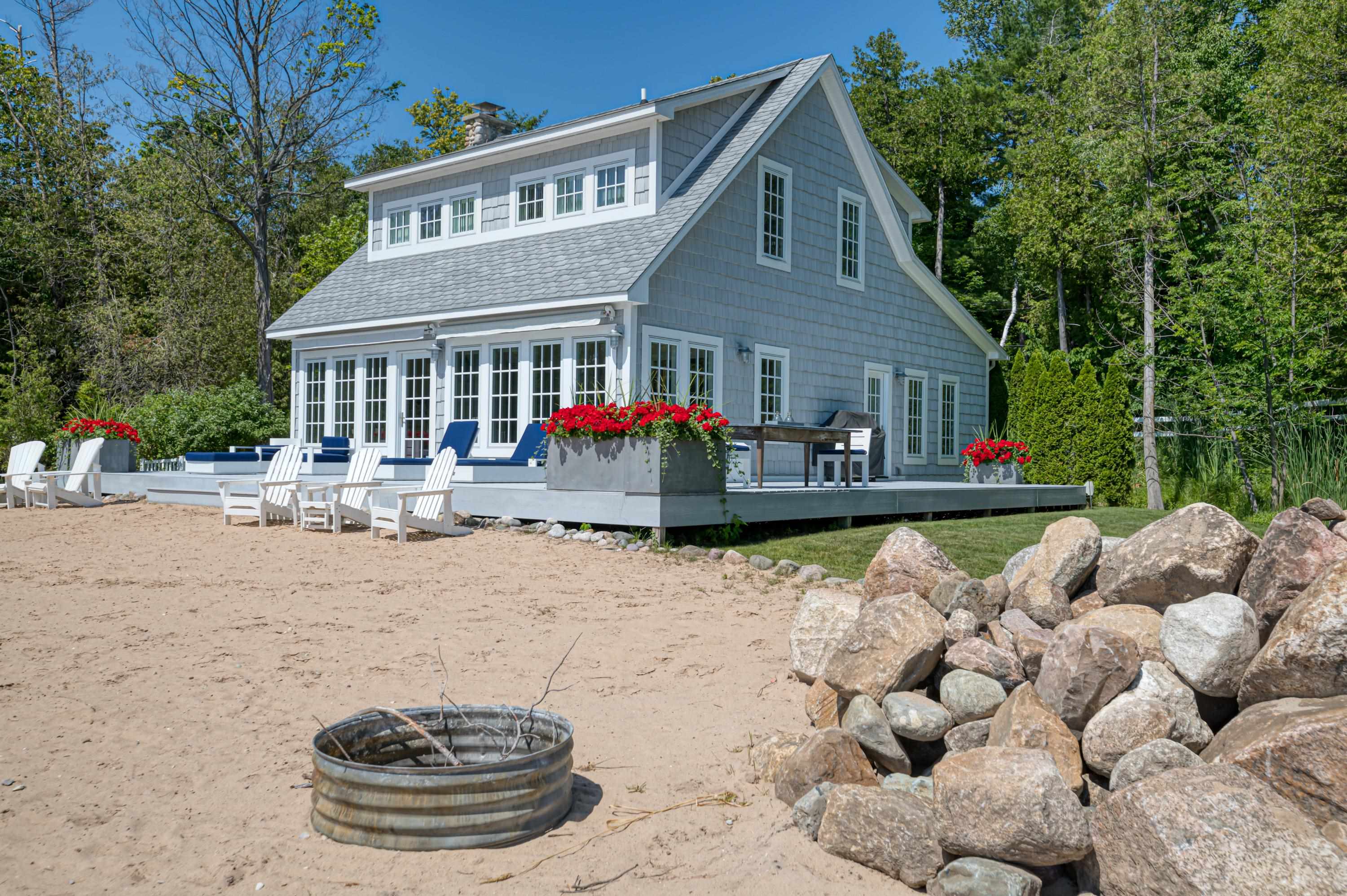 6298 East Shore Road Traverse City, MI 49686 - Photo 13 of 68 1911641-12.JPG
