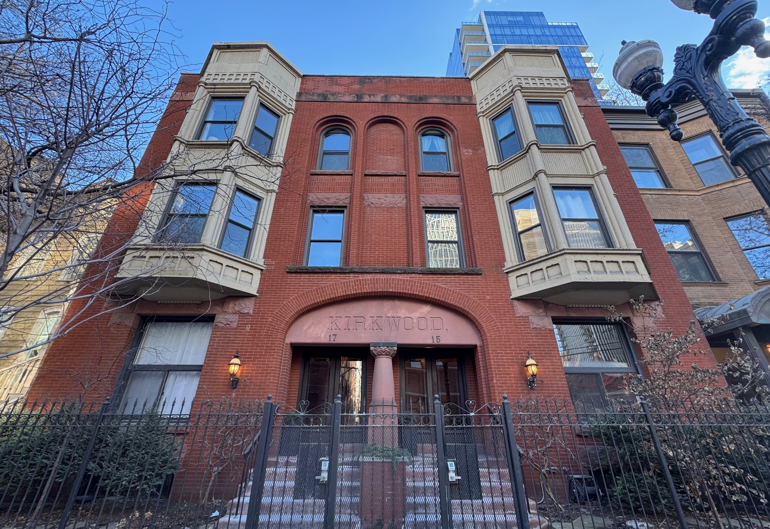 17 East Division Street, Unit 3E Chicago, IL 60611 - Photo 1 of 31