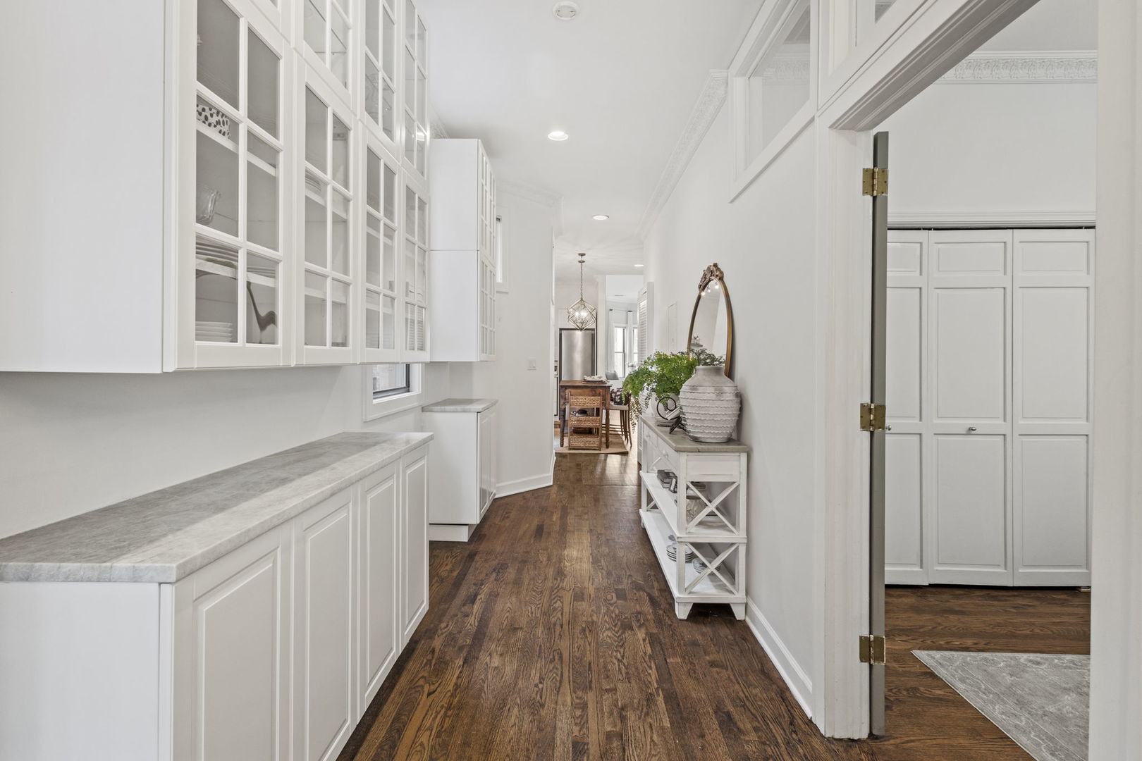 17 East Division Street, Unit 3E Chicago, IL 60611 - Photo 21 of 31
