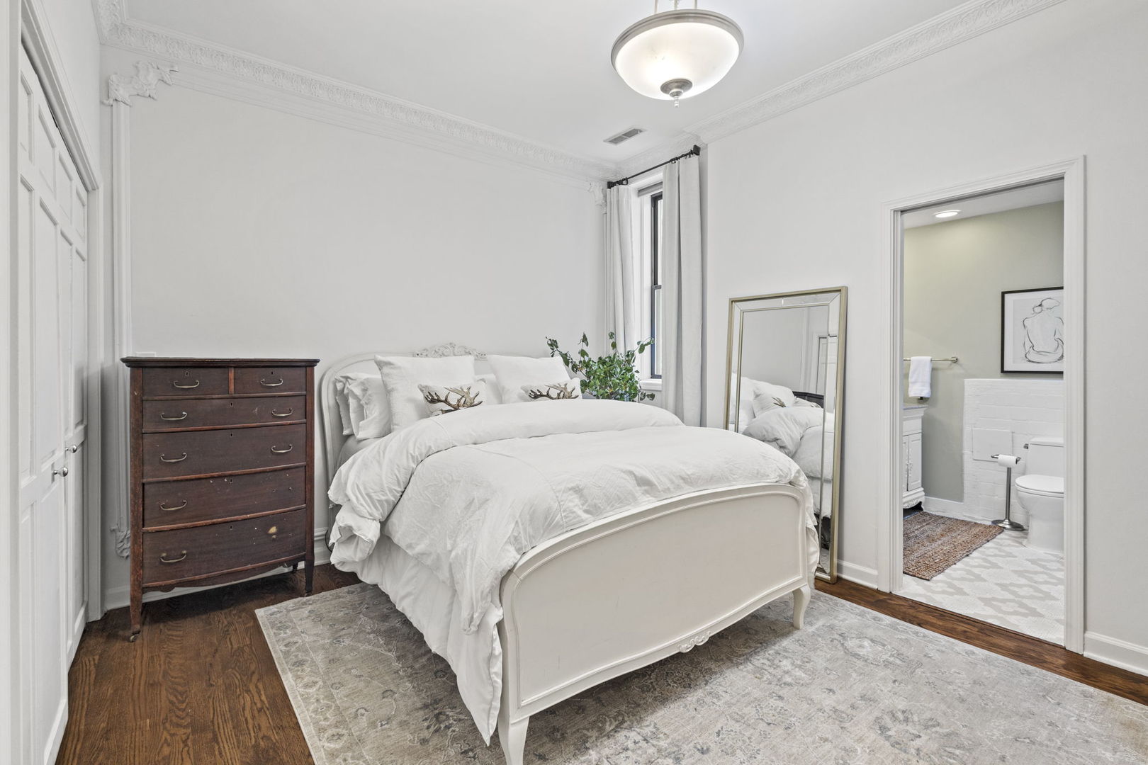 17 East Division Street, Unit 3E Chicago, IL 60611 - Photo 22 of 31