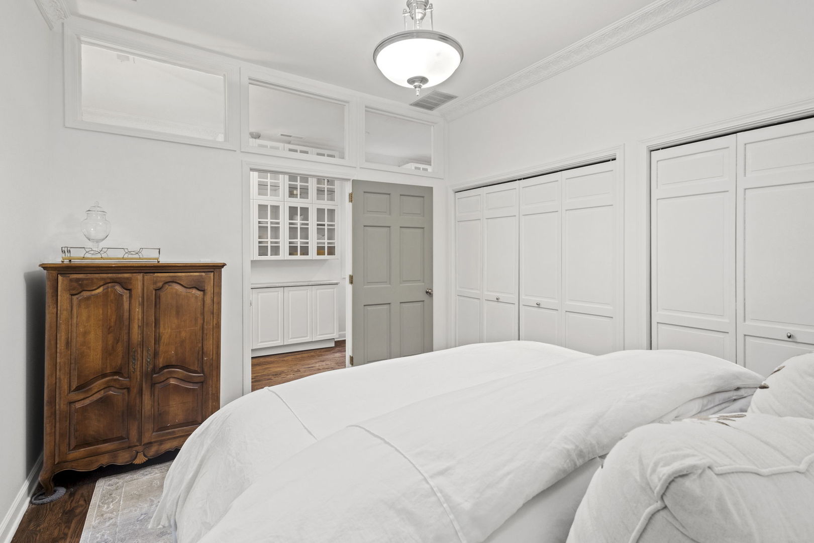 17 East Division Street, Unit 3E Chicago, IL 60611 - Photo 23 of 31