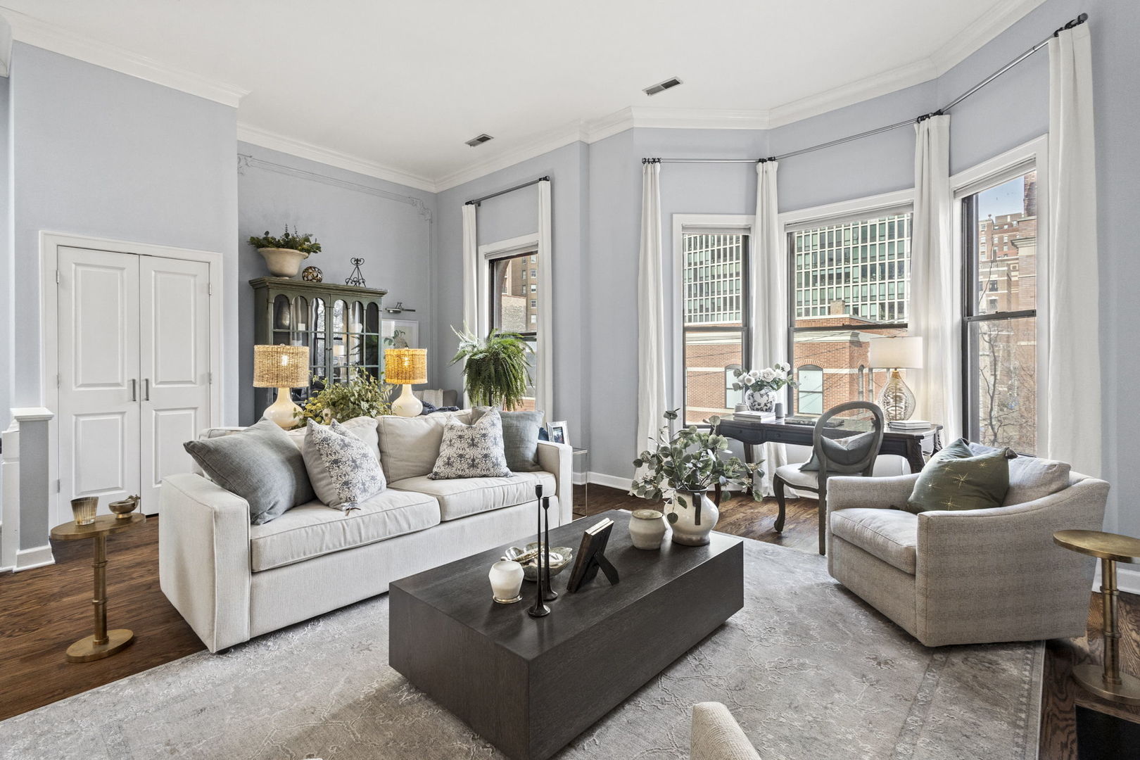 17 East Division Street, Unit 3E Chicago, IL 60611 - Photo 4 of 31