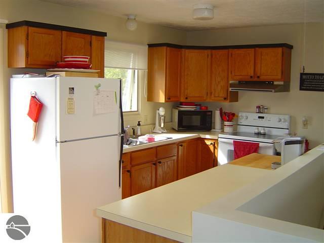 929 North Keystone Road Traverse City, MI 49696 - Photo 17 of 25 1735434-16.JPG