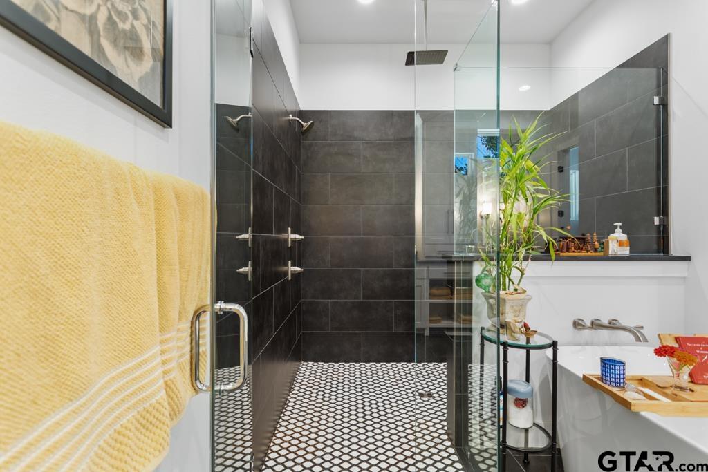 2926 Stewart Way Tyler, TX 75709 - Photo 19 of 33 a bathroom with a shower