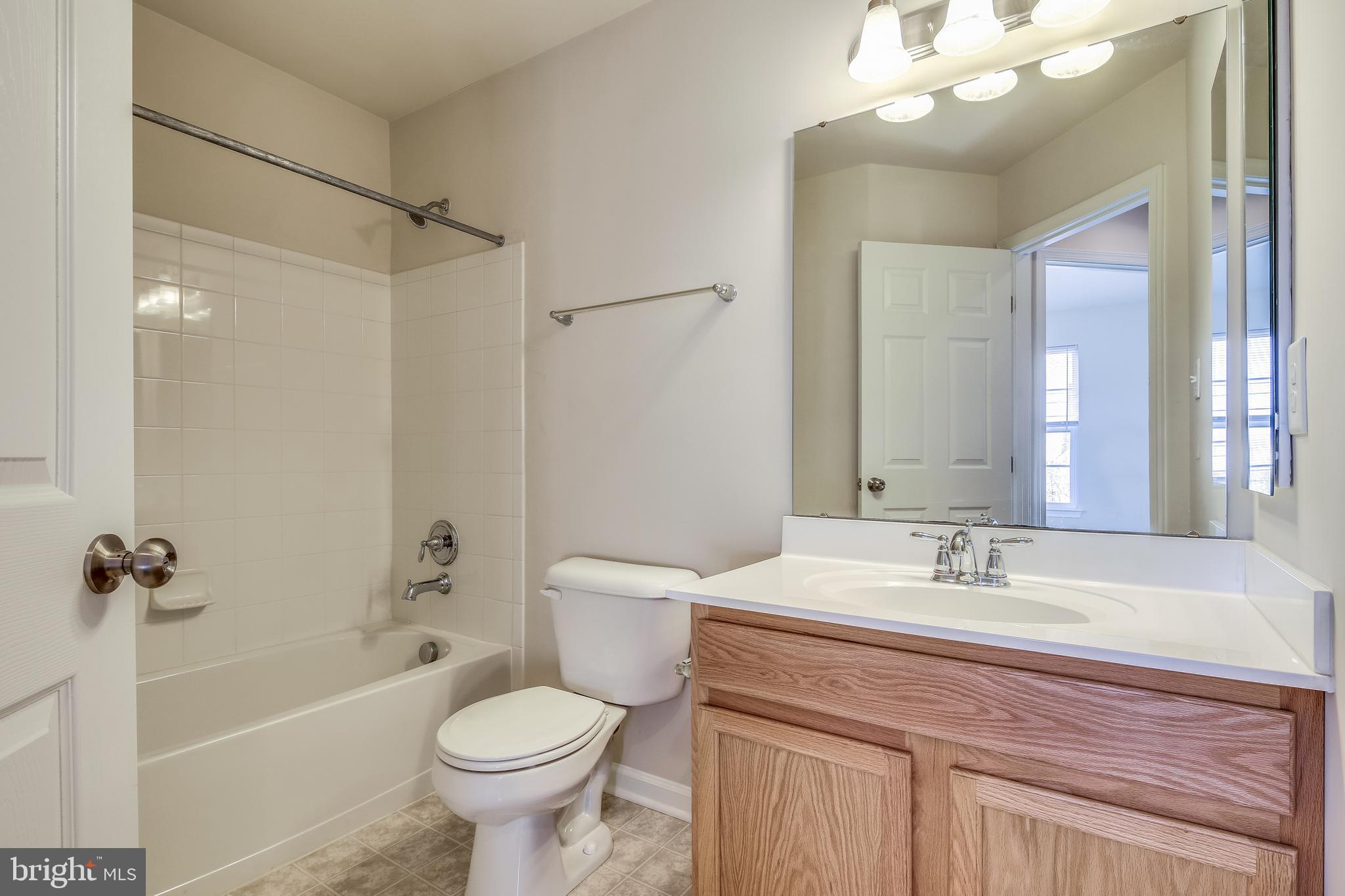 2044 Spring Run Circle Frederick, MD 21702 - Photo 20 of 29 Bathroom