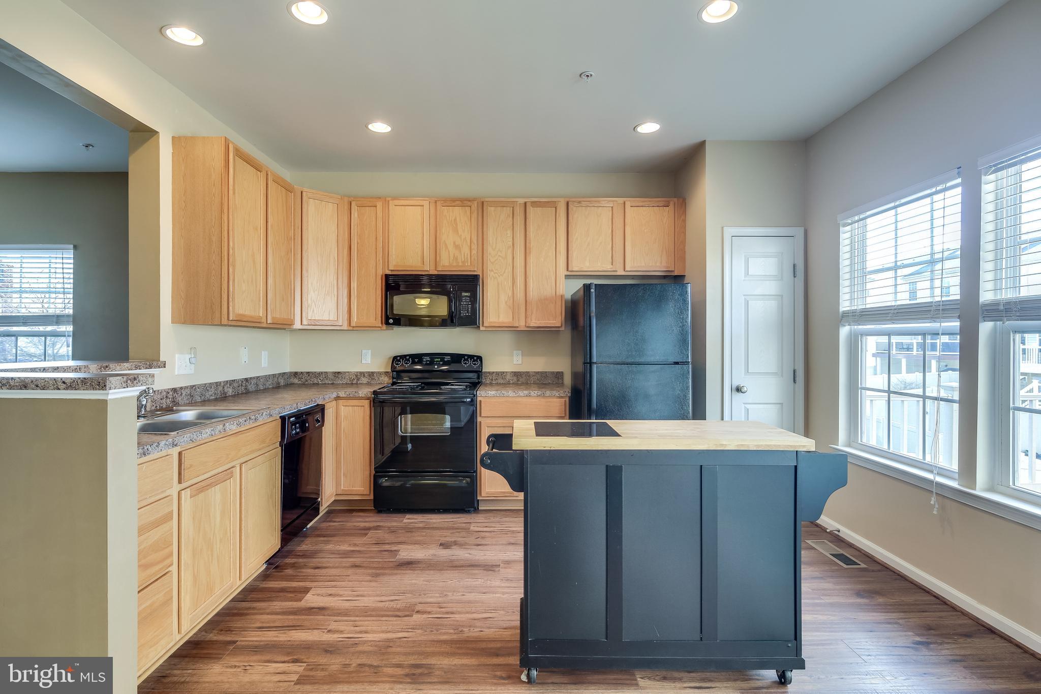 2044 Spring Run Circle Frederick, MD 21702 - Photo 7 of 29 Kitchen